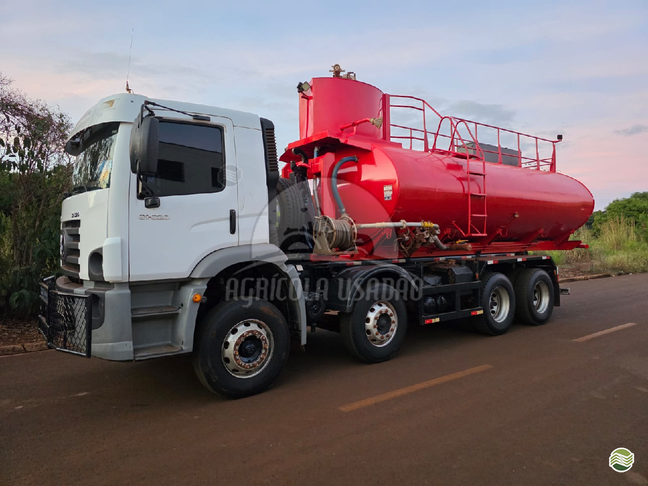 CAMINHAO VOLKSWAGEN VW 31320 Tanque Aço Truck 6x4 Agrícola Usadão TAQUARITUBA SÃO PAULO SP