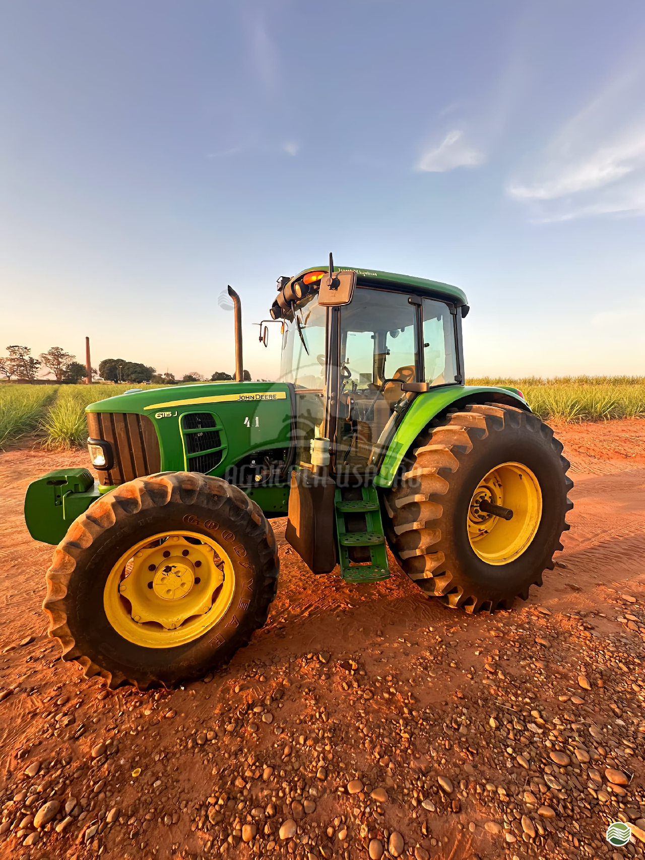 TRATOR JOHN DEERE JOHN DEERE 6115J Tração 4x4 Agrícola Usadão TAQUARITUBA SÃO PAULO SP