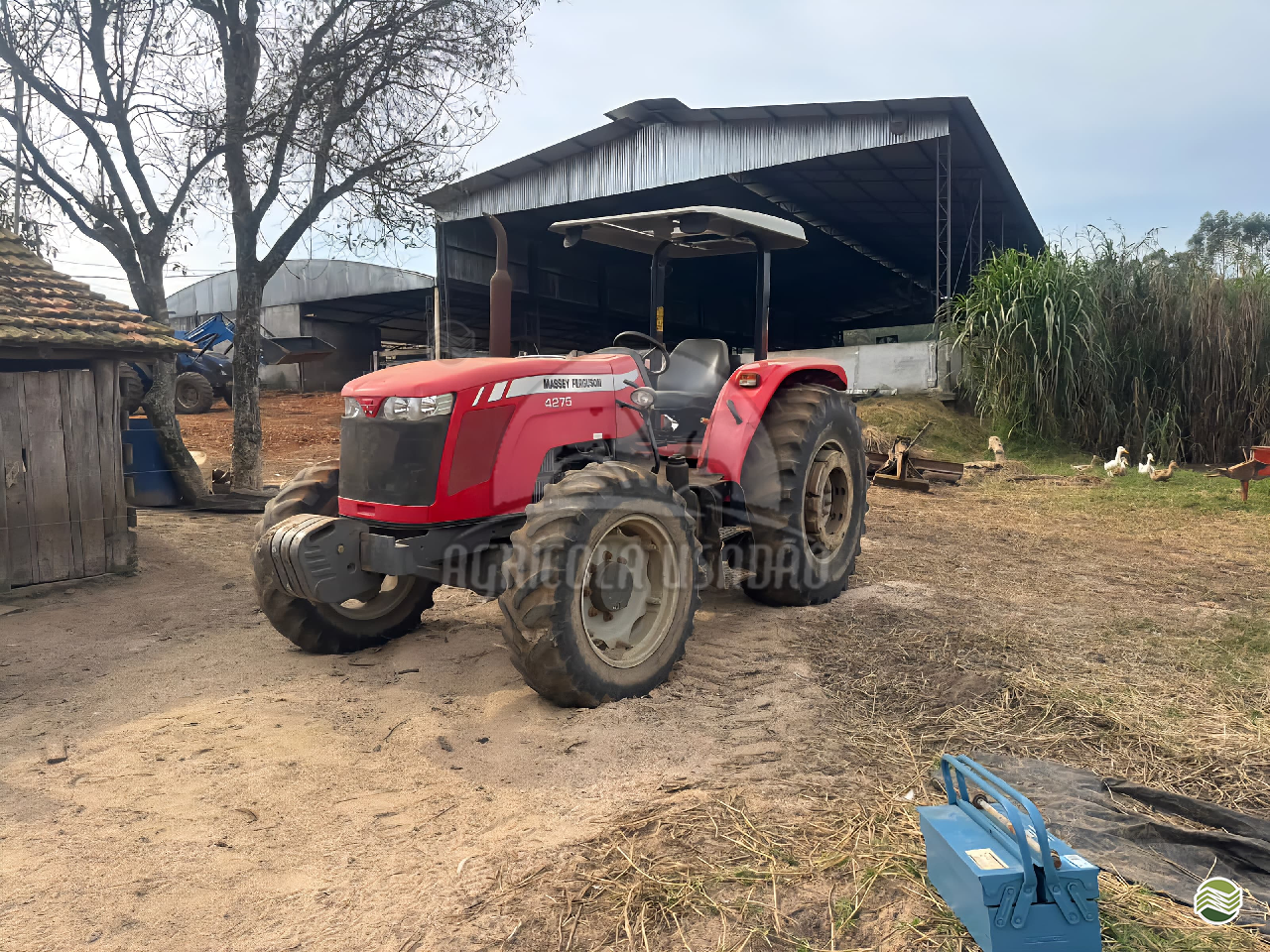 TRATOR MASSEY FERGUSON MF 4275 Tração 4x4 Agrícola Usadão TAQUARITUBA SÃO PAULO SP