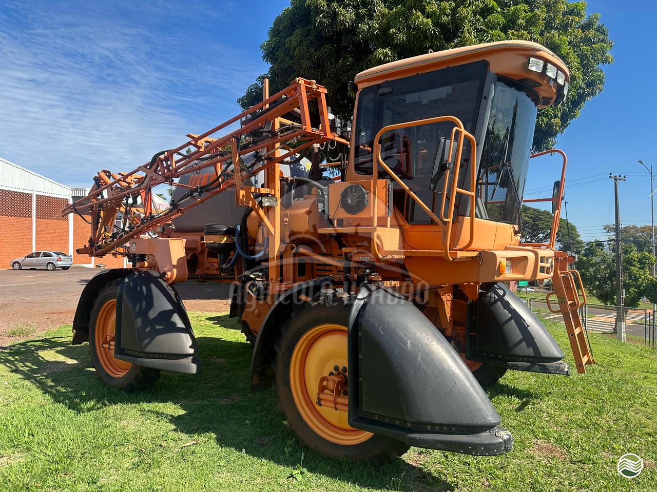 PULVERIZADOR JACTO UNIPORT 2000 PLUS Tração 4x4 Agrícola Usadão TAQUARITUBA SÃO PAULO SP