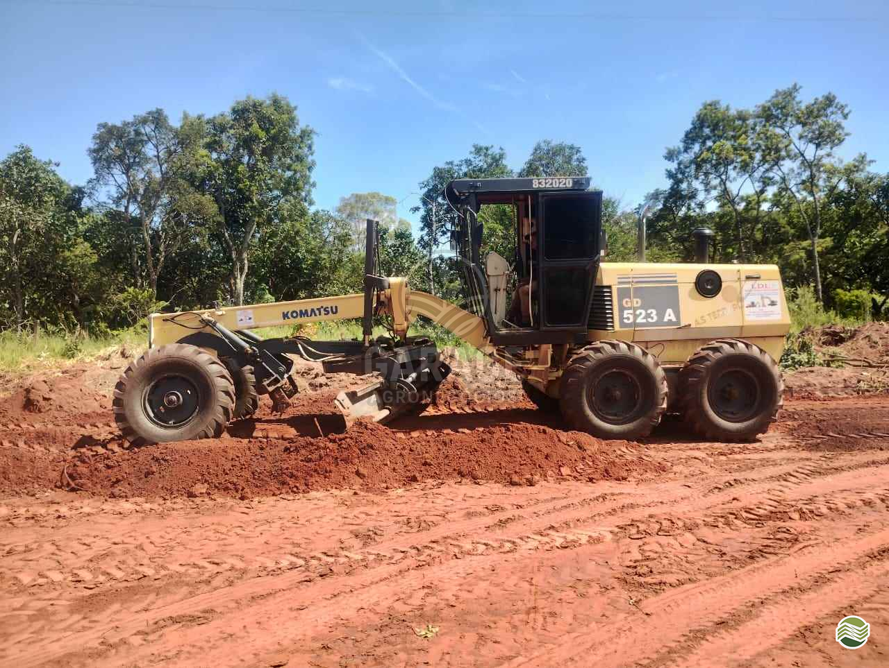 MOTONIVELADORA KOMATSU GD523A Garage Tratores ARAGUARI MINAS GERAIS MG