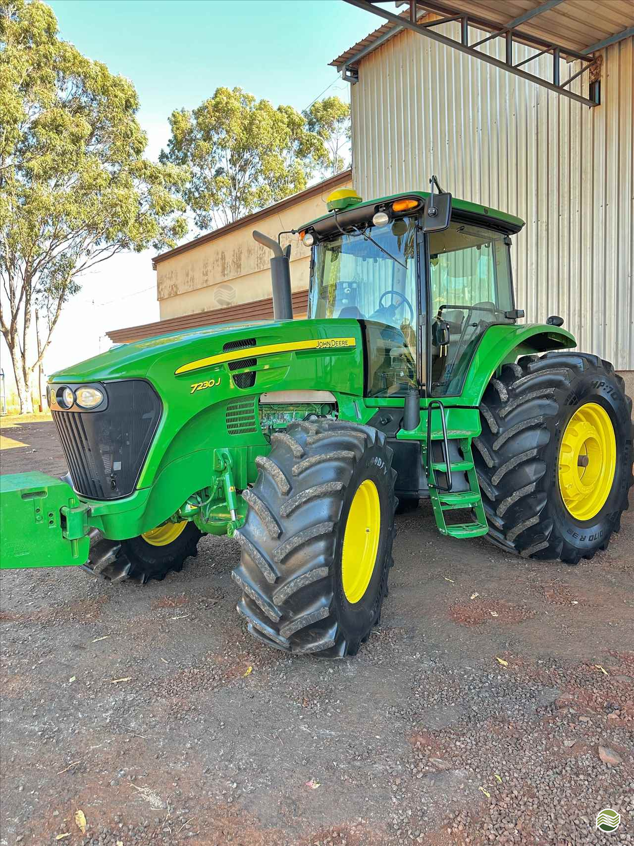 TRATOR JOHN DEERE JOHN DEERE 7230J Tração 4x4 Garage Tratores ARAGUARI MINAS GERAIS MG