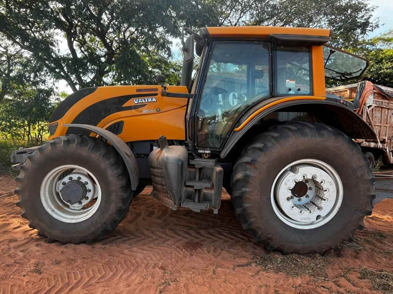 TRATOR VALTRA VALTRA BH 194 Tração 4x4 Garage Tratores ARAGUARI MINAS GERAIS MG