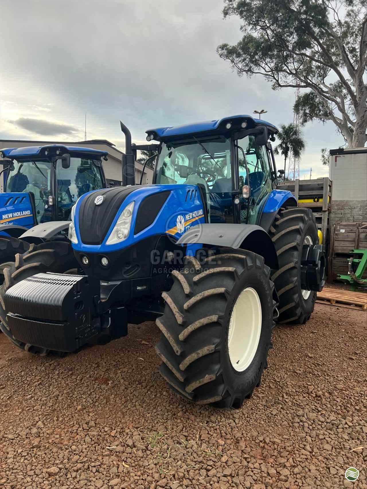TRATOR NEW HOLLAND NEW T7 240 Tração 4x4 Garage Tratores ARAGUARI MINAS GERAIS MG