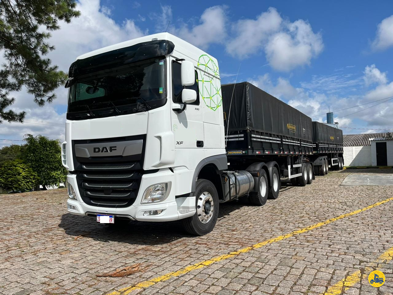 CAMINHAO DAF DAF XF FTT 530 Cavalo Mecânico Traçado 6x4 CBT LOG QUATRO BARRAS PARANÁ PR