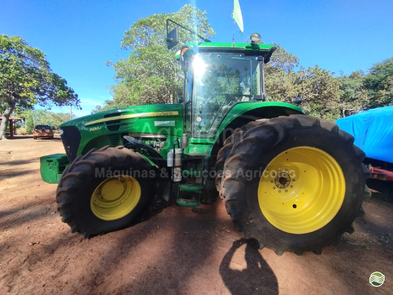TRATOR JOHN DEERE JOHN DEERE 7230J Tração 4x4 Agrifram Máquinas e Soluções Agrícolas FRANCA SÃO PAULO SP
