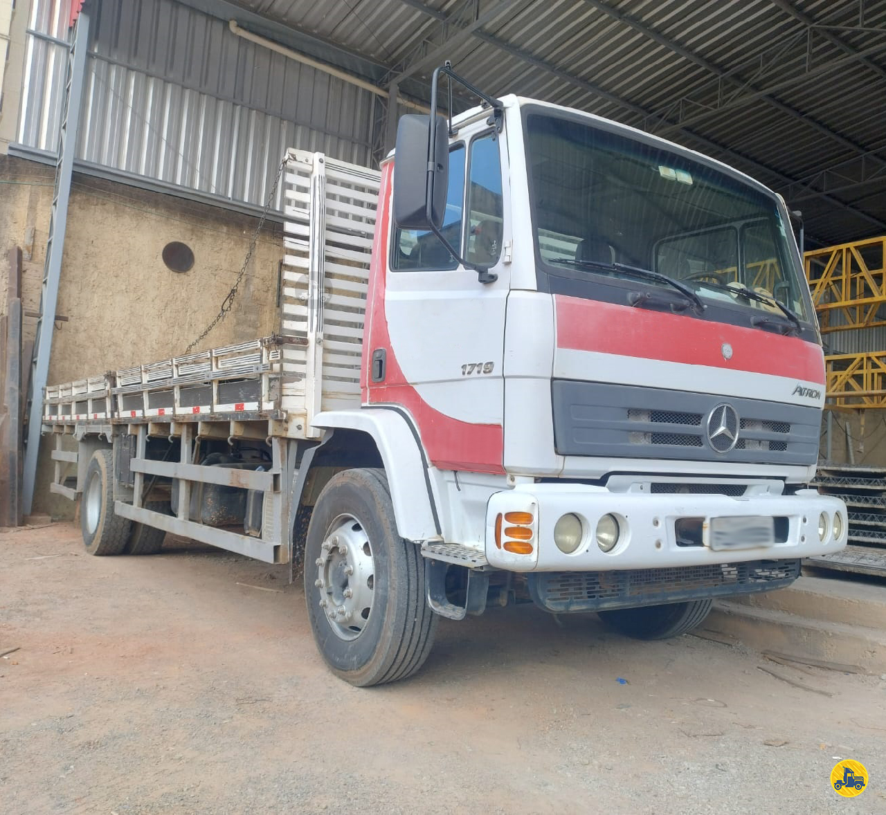 CAMINHAO MERCEDES-BENZ MB 1719 Carga Seca Toco 4x2 Indaiá Caminhões INDAIATUBA SÃO PAULO SP