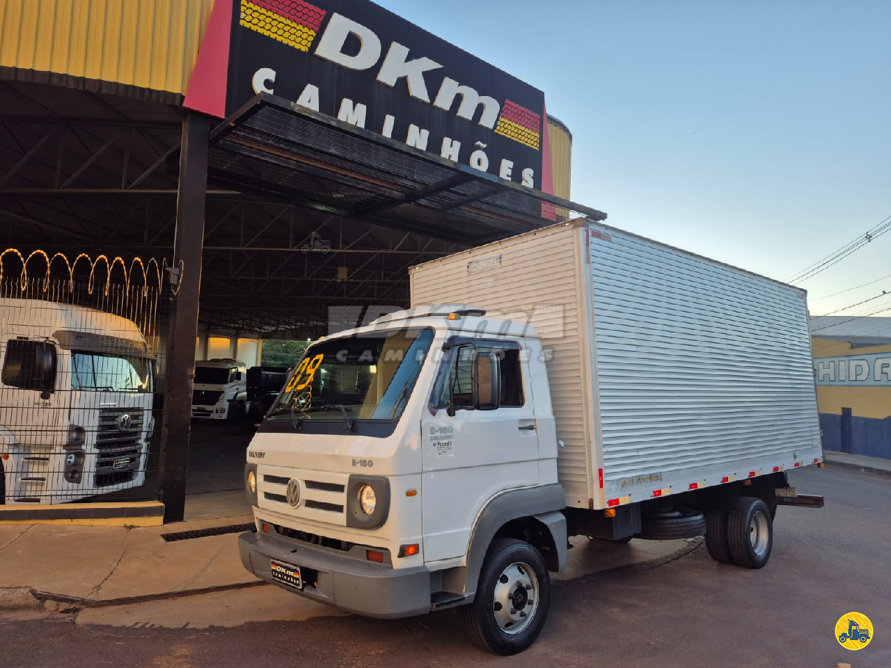 CAMINHAO VOLKSWAGEN VW 8150 Baú Furgão 3/4 4x2 DKM Caminhões ARACATUBA SÃO PAULO SP