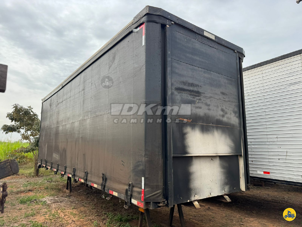 CARROCERIA SOBRE CHASSI  TRUCK BAU SIDER DKM Caminhões ARACATUBA SÃO PAULO SP