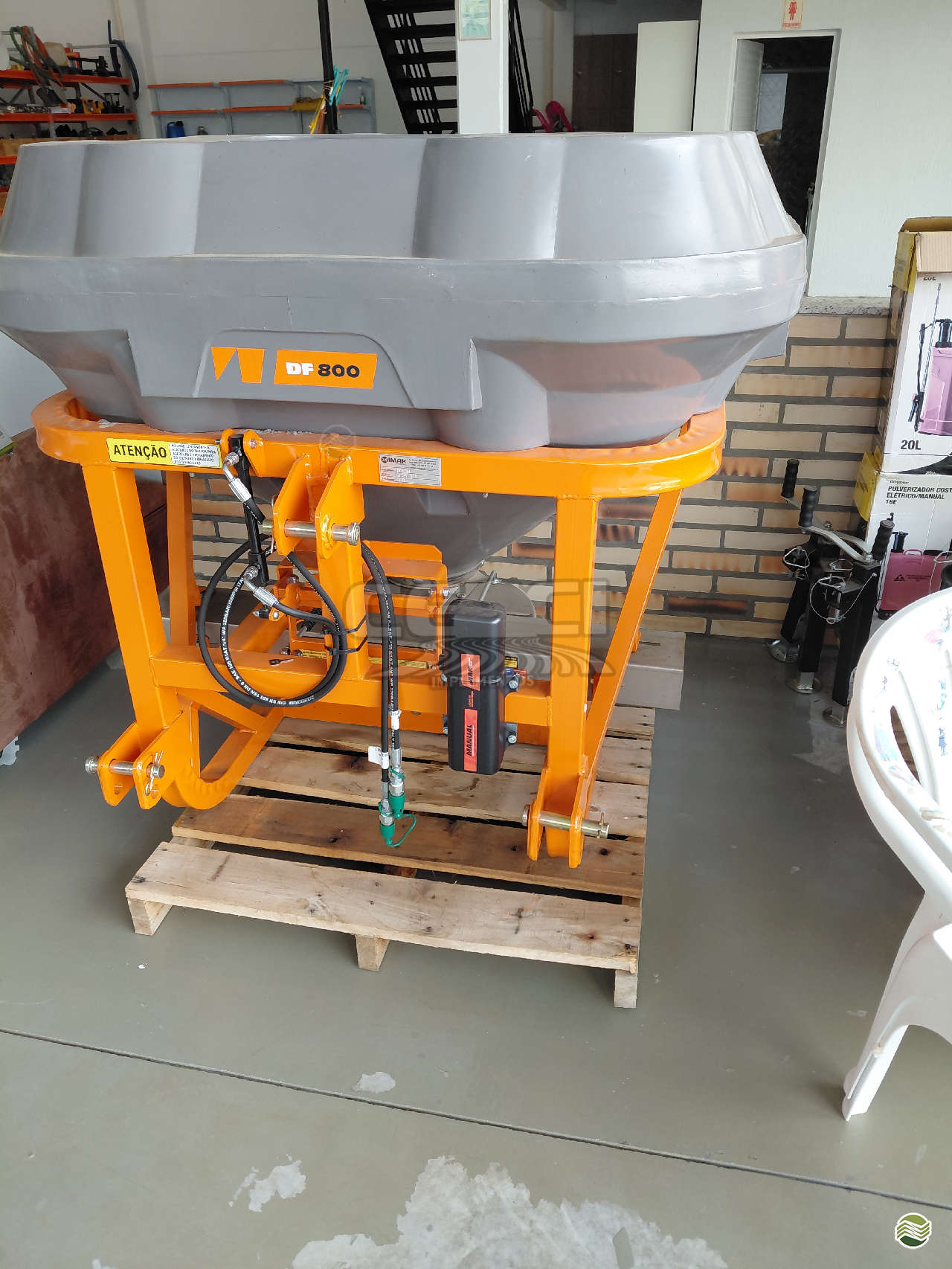 IMPLEMENTOS AGRICOLAS DISTRIBUIDOR CALCÁRIO 1000 Kg Cenci Maquinas Agrícolas NOVA ARACA RIO GRANDE DO SUL RS