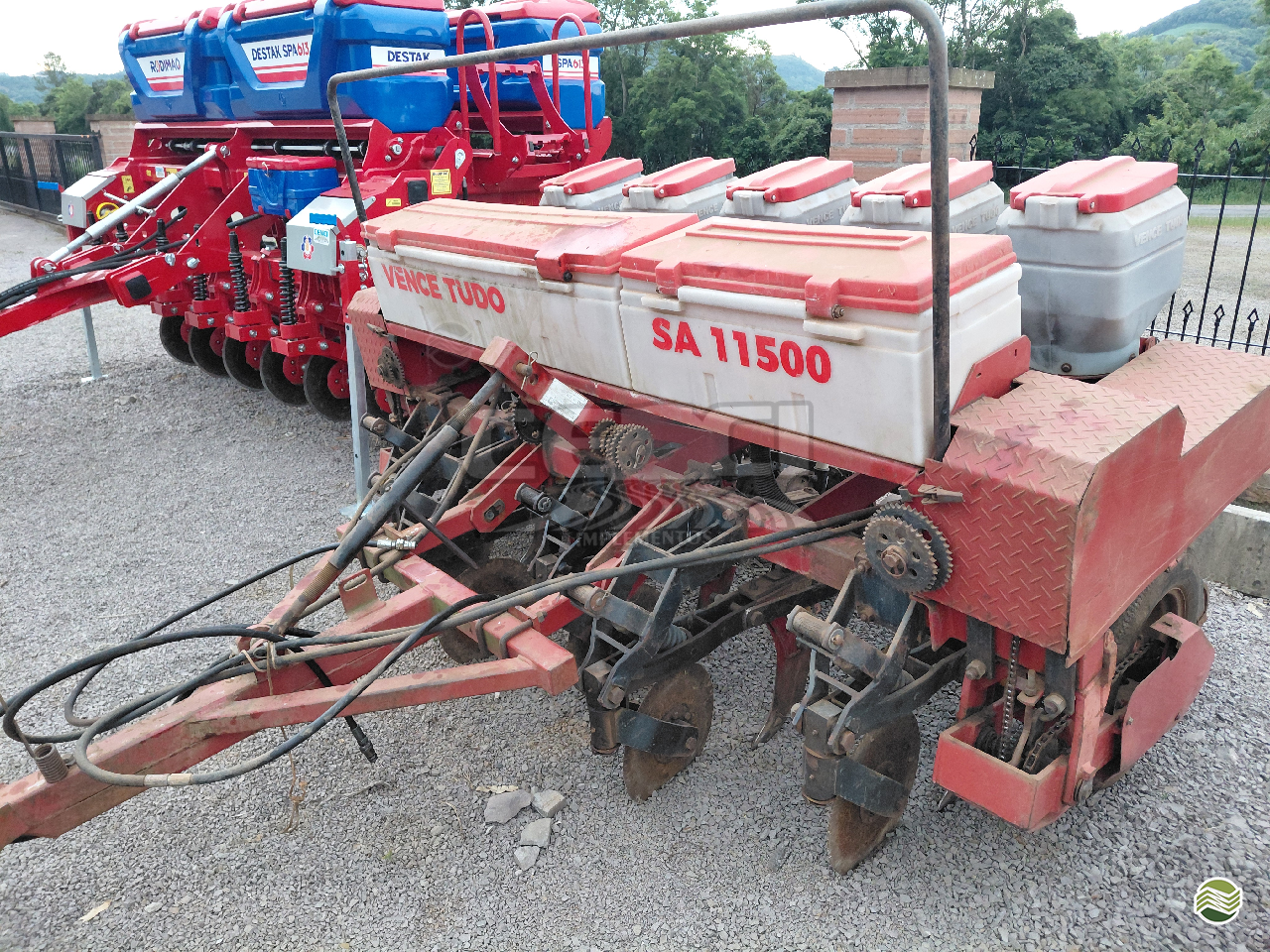 IMPLEMENTOS AGRICOLAS PLANTADEIRA TANDEM DE ACOPLAMENTO  11 LINHAS Cenci Maquinas Agrícolas NOVA ARACA RIO GRANDE DO SUL RS