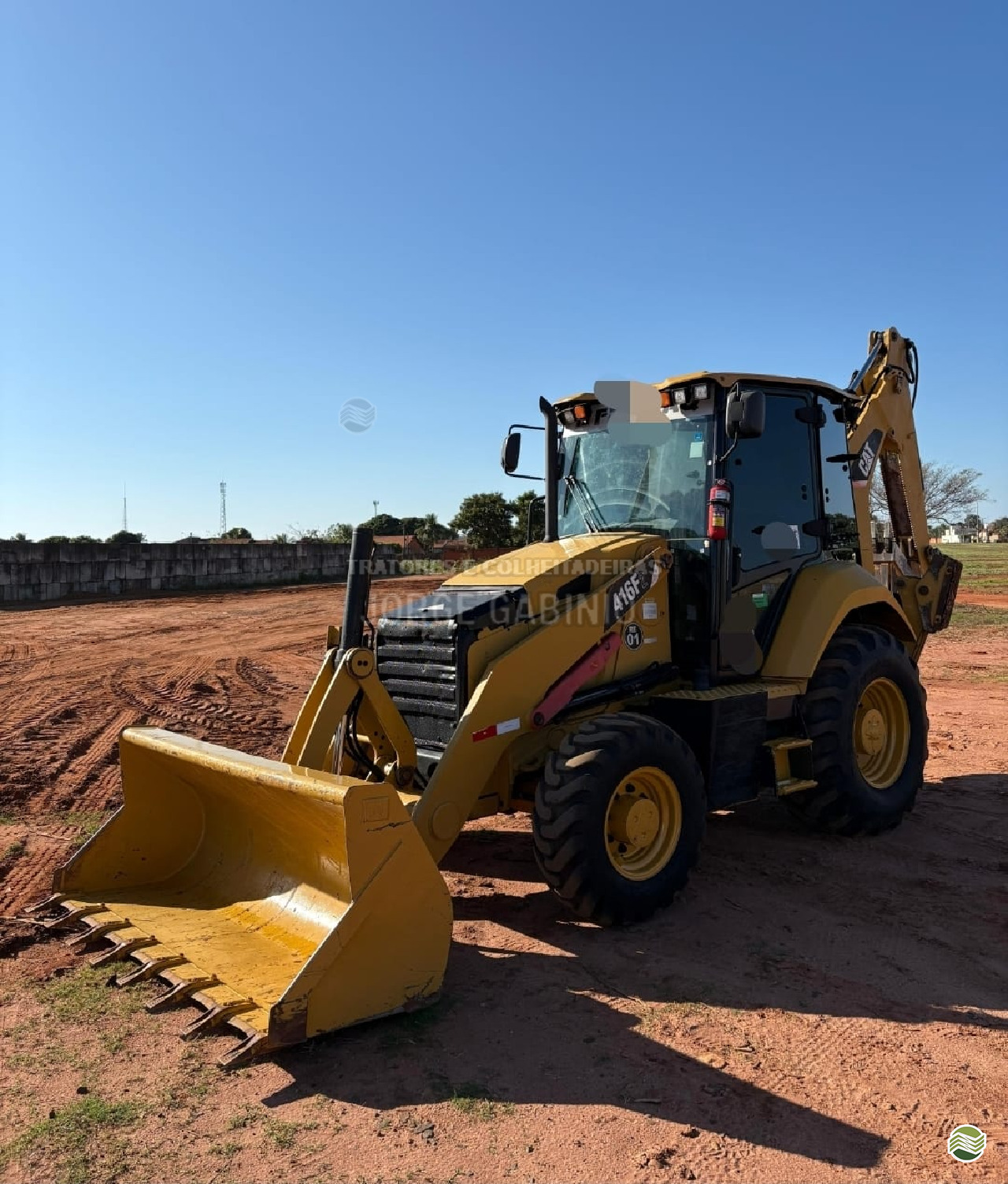 RETRO ESCAVADEIRA CATERPILLAR 416F2 Tração 4x4 Jorge Gabinio Tratores CAMPO GRANDE MATO GROSSO DO SUL MS