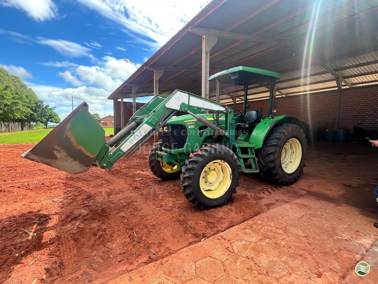 TRATOR JOHN DEERE JOHN DEERE 5085E Tração 4x4 Jorge Gabinio Tratores CAMPO GRANDE MATO GROSSO DO SUL MS