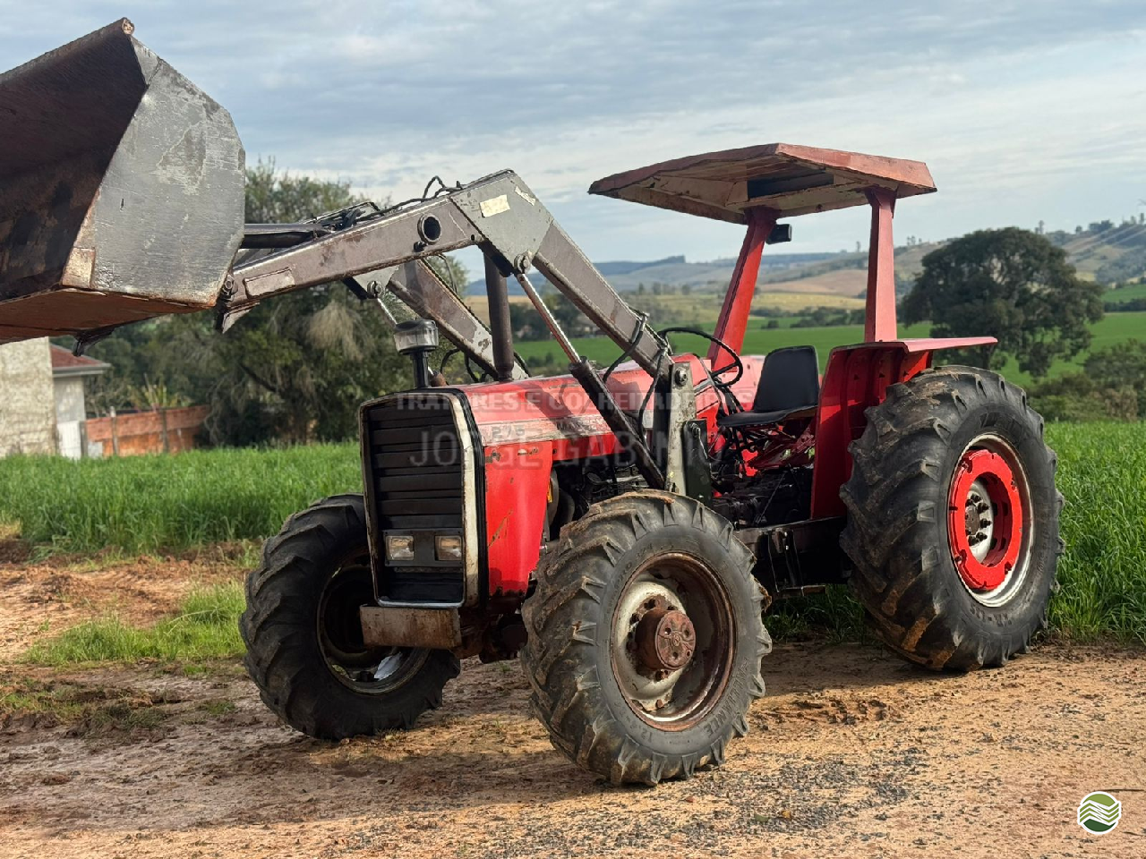 TRATOR MASSEY FERGUSON MF 275 Tração 4x4 Jorge Gabinio Tratores CAMPO GRANDE MATO GROSSO DO SUL MS