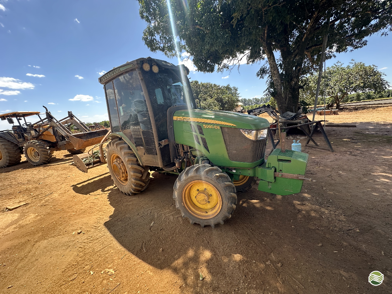 TRATOR JOHN DEERE JOHN DEERE 5080EN Tração 4x4 Fazenda Bergamasco - Uberaba UBERABA MINAS GERAIS MG