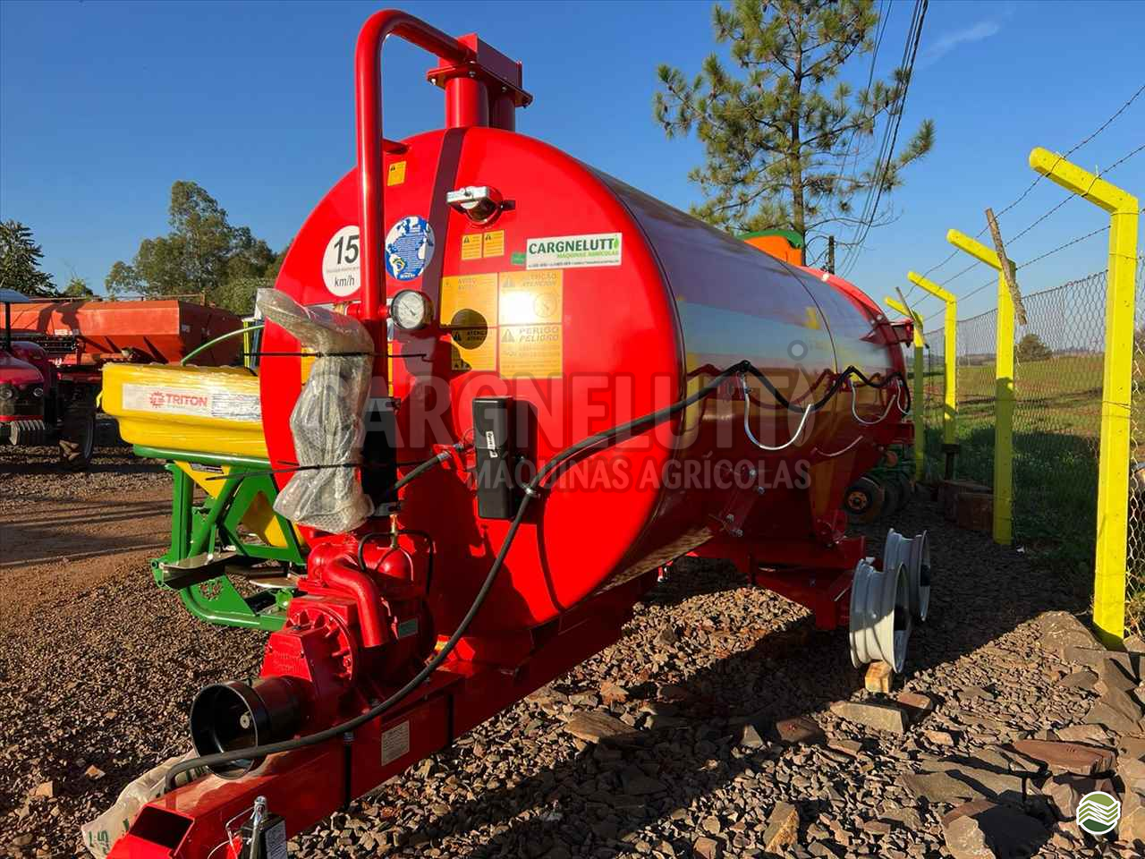 IMPLEMENTOS AGRICOLAS DISTRIBUIDOR ADUBO ORGÂNICO LÍQUIDO Cargnelutti Máquinas Agrícolas IJUI RIO GRANDE DO SUL RS
