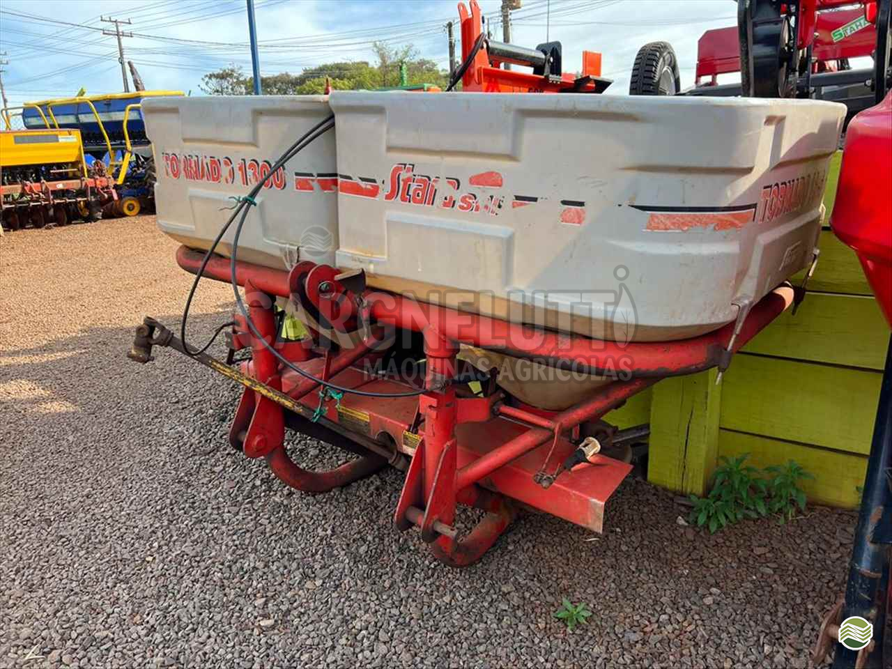 IMPLEMENTOS AGRICOLAS DISTRIBUIDOR FERTILIZANTES DISCO Cargnelutti Máquinas Agrícolas IJUI RIO GRANDE DO SUL RS