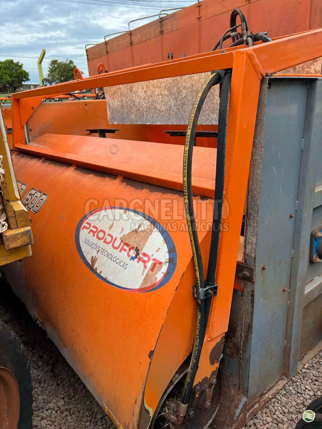 IMPLEMENTOS AGRICOLAS DESENSILADEIRA DESENSILADEIRA Cargnelutti Máquinas Agrícolas IJUI RIO GRANDE DO SUL RS