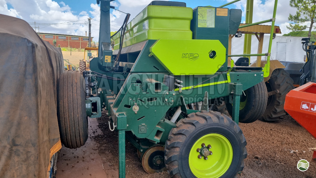 IMPLEMENTOS AGRICOLAS PLANTADEIRA PLANTADEIRA DE GRÃOS Cargnelutti Máquinas Agrícolas IJUI RIO GRANDE DO SUL RS