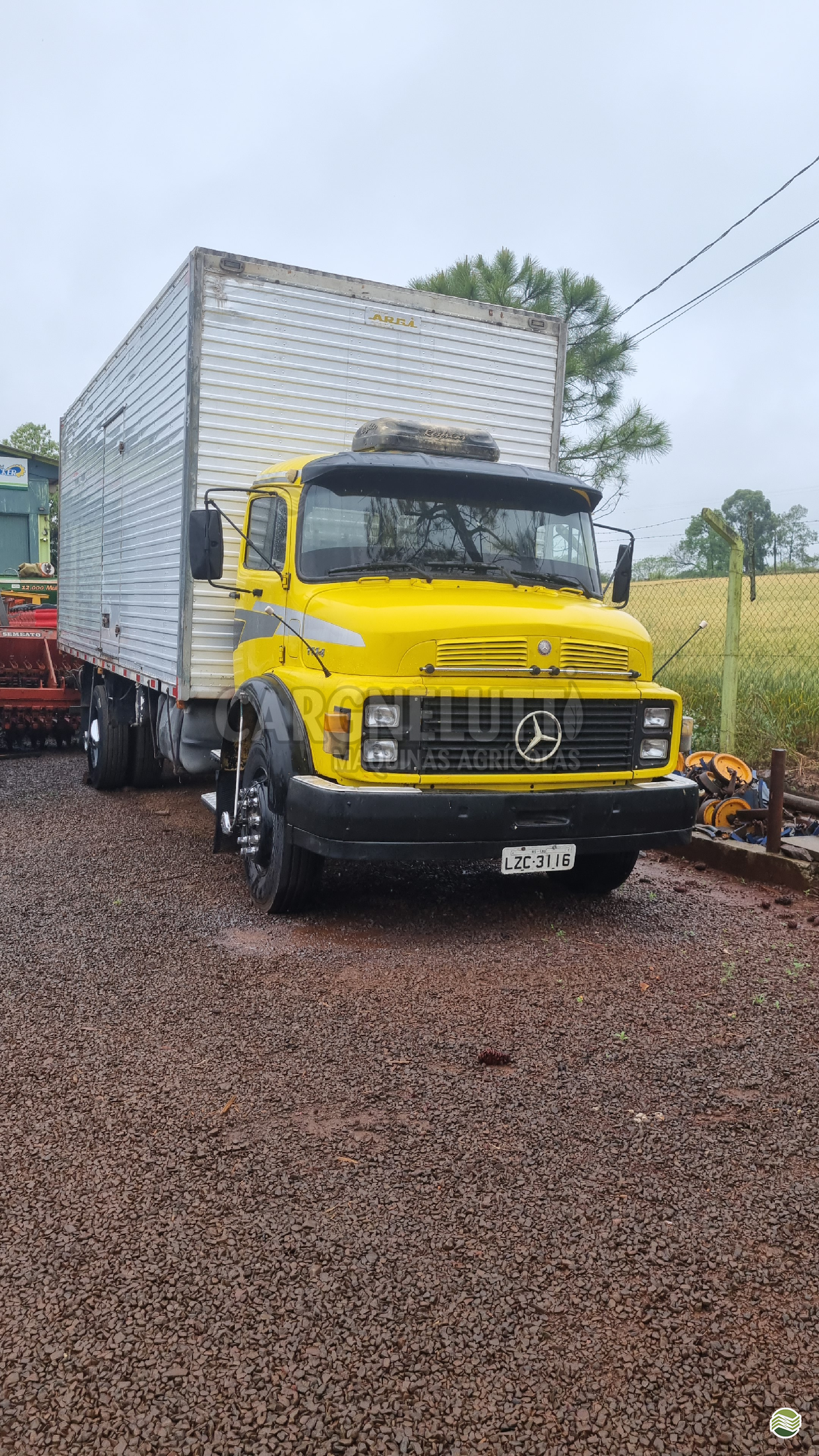 CAMINHAO MERCEDES-BENZ MB 1114 Baú Furgão Toco 4x2 Cargnelutti Máquinas Agrícolas IJUI RIO GRANDE DO SUL RS