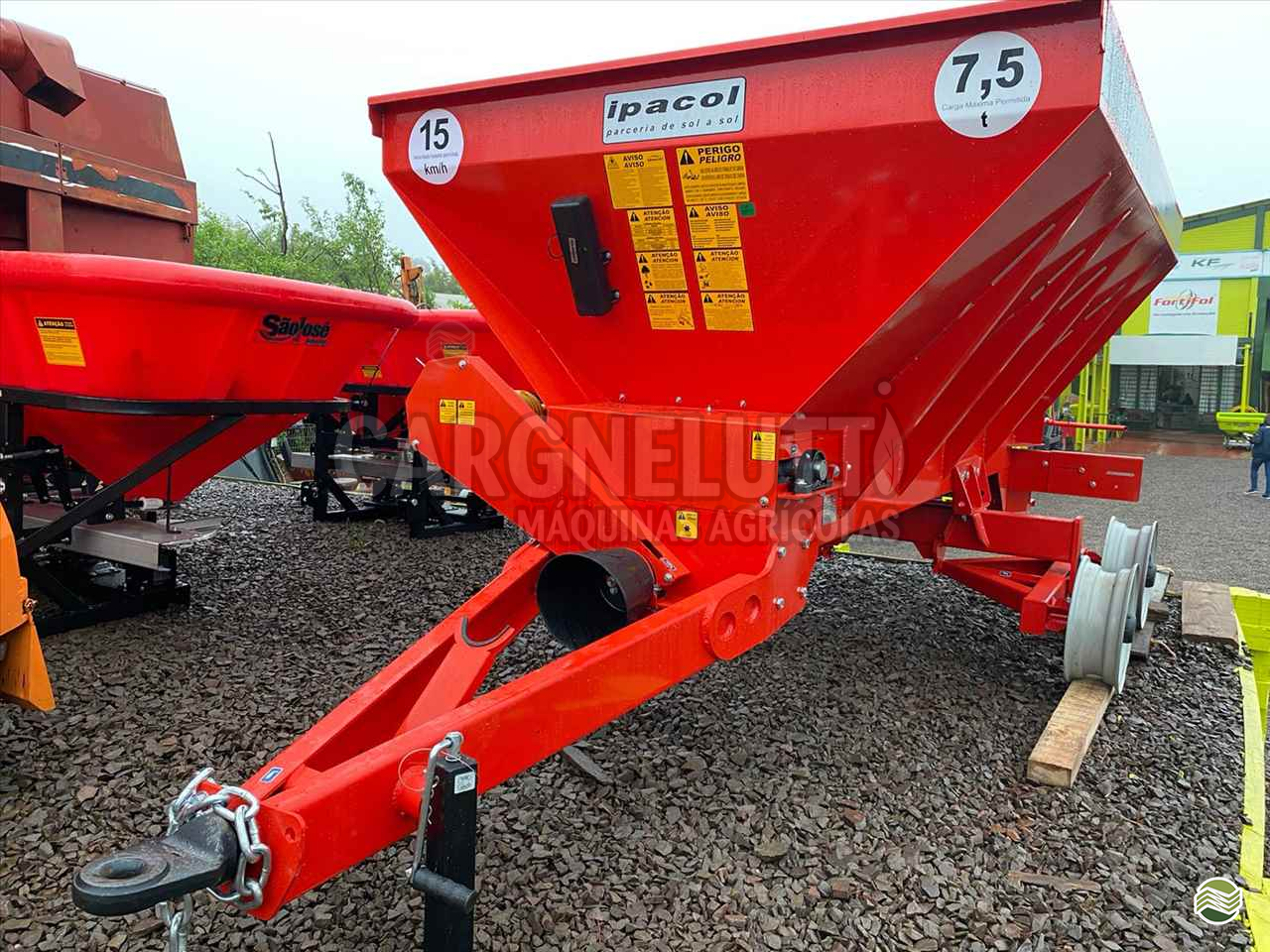 IMPLEMENTOS AGRICOLAS DISTRIBUIDOR CALCÁRIO 7500 Kg Cargnelutti Máquinas Agrícolas IJUI RIO GRANDE DO SUL RS