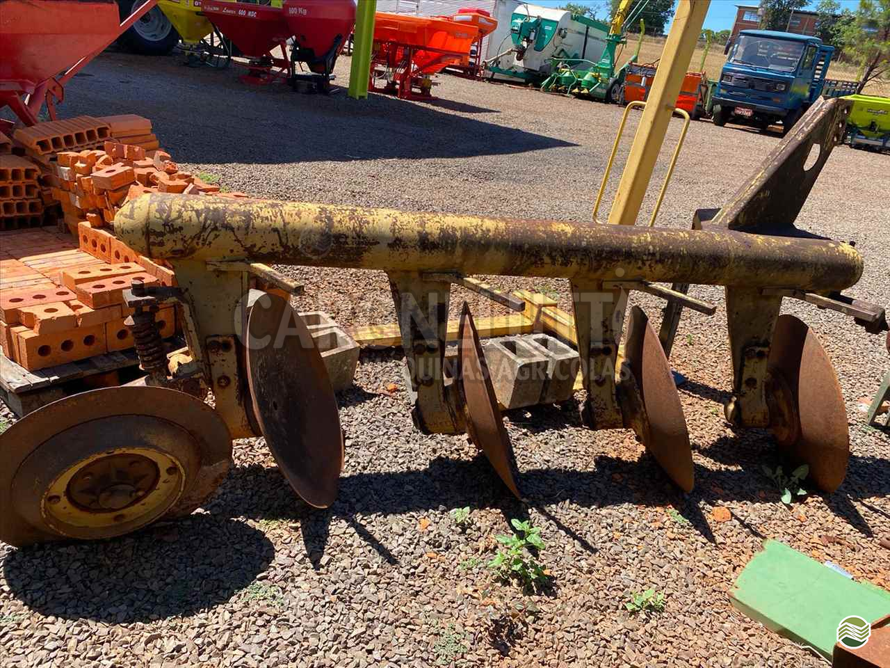 IMPLEMENTOS AGRICOLAS ARADO 4 DISCOS FIXO Cargnelutti Máquinas Agrícolas IJUI RIO GRANDE DO SUL RS