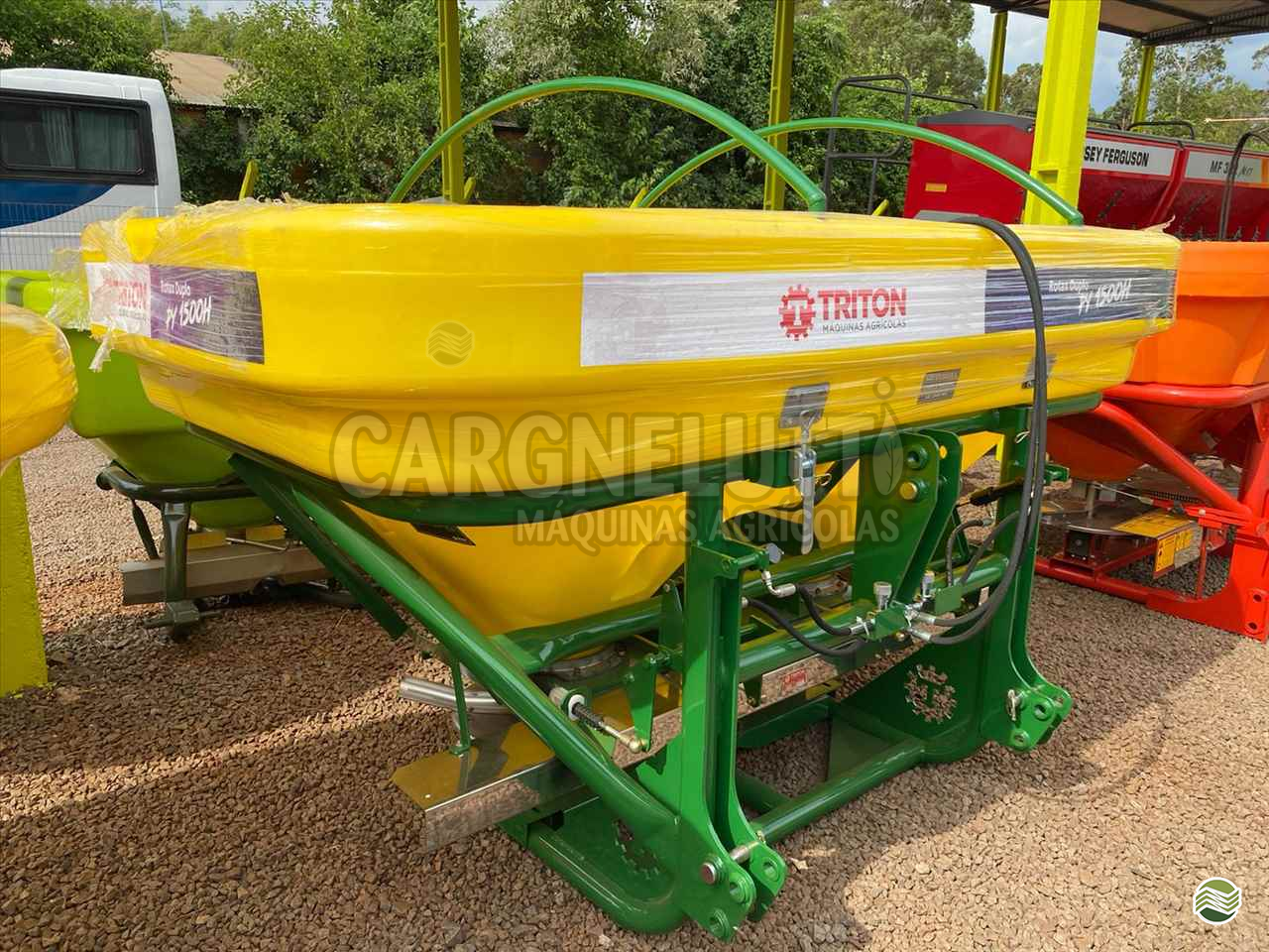 IMPLEMENTOS AGRICOLAS DISTRIBUIDOR FERTILIZANTES E SEMENTES DISCO DUPLO Cargnelutti Máquinas Agrícolas IJUI RIO GRANDE DO SUL RS
