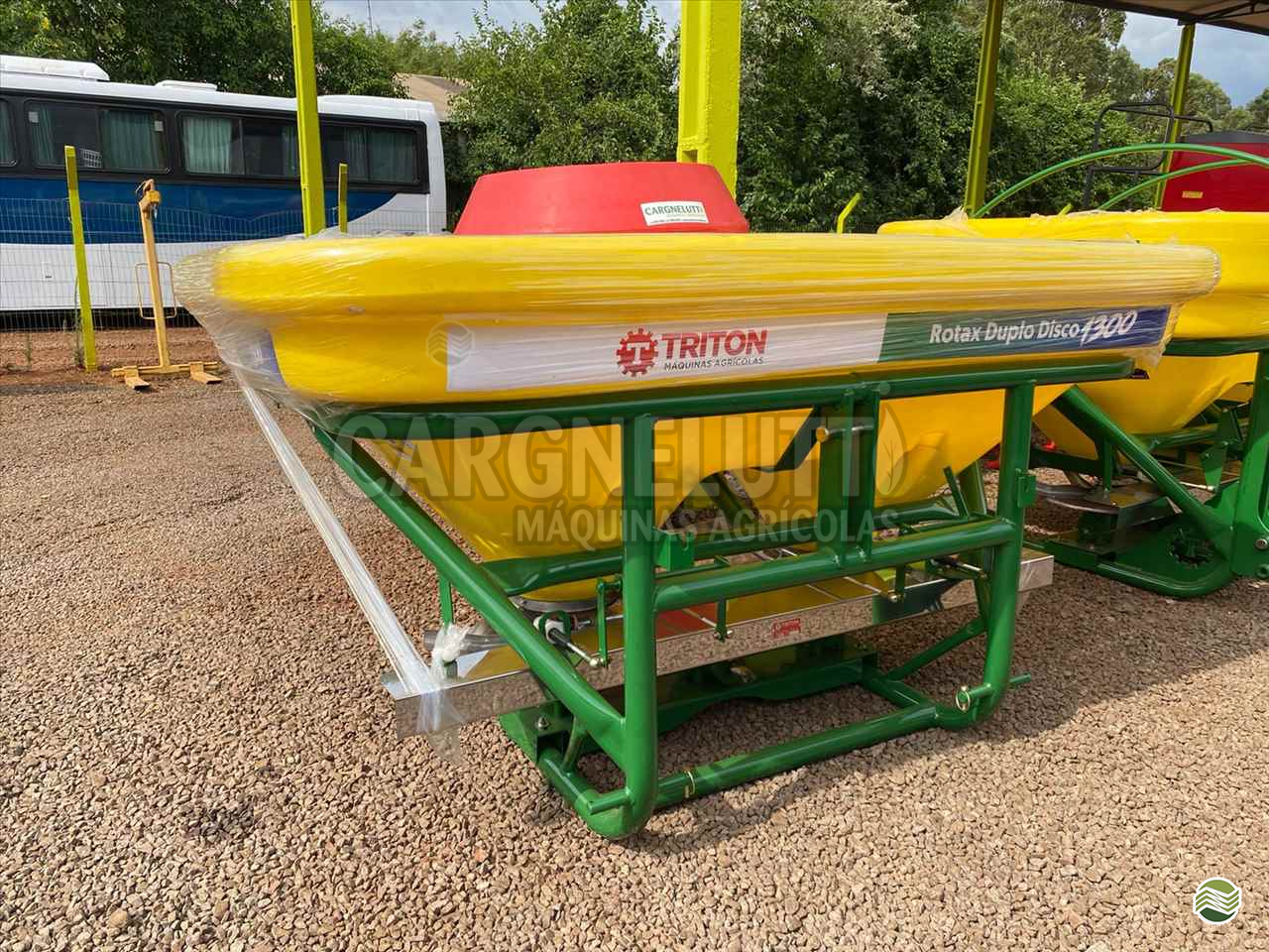 IMPLEMENTOS AGRICOLAS DISTRIBUIDOR FERTILIZANTES E SEMENTES DISCO DUPLO Cargnelutti Máquinas Agrícolas IJUI RIO GRANDE DO SUL RS