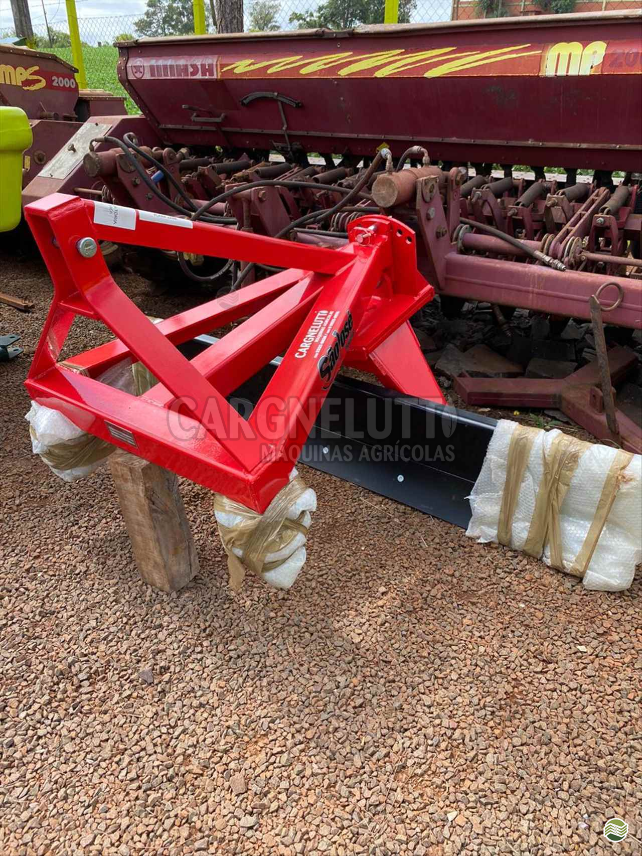 IMPLEMENTOS AGRICOLAS PLAINA NIVELADORA PLAINA HIDRÁULICA TRASEIRA Cargnelutti Máquinas Agrícolas IJUI RIO GRANDE DO SUL RS