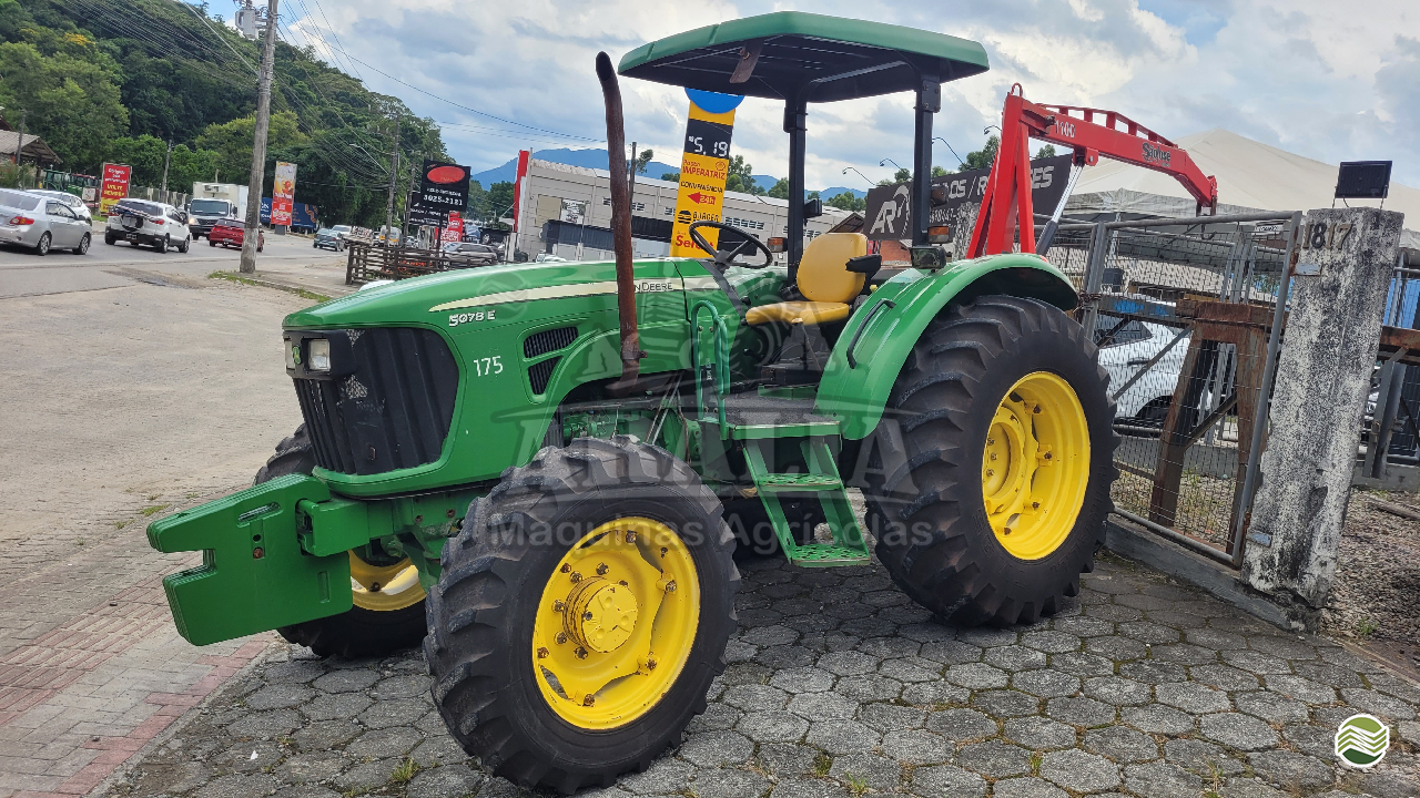 TRATOR JOHN DEERE JOHN DEERE 5078E Tração 4x4 Aralia Máquinas Agricolas SANTO AMARO DA IMPERATRIZ SANTA CATARINA SC