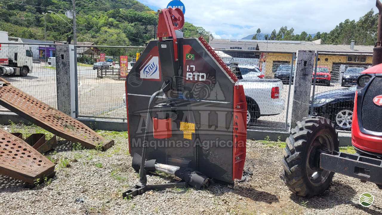 IMPLEMENTOS AGRICOLAS ROCADEIRA ROCADEIRA HIDRÁULICA Aralia Máquinas Agricolas SANTO AMARO DA IMPERATRIZ SANTA CATARINA SC