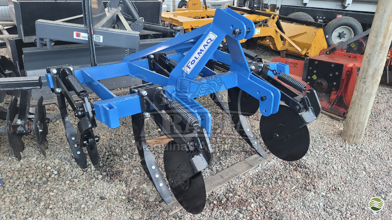 IMPLEMENTOS AGRICOLAS SUBSOLADOR 5 HASTES DISCO CORTE Aralia Máquinas Agricolas SANTO AMARO DA IMPERATRIZ SANTA CATARINA SC