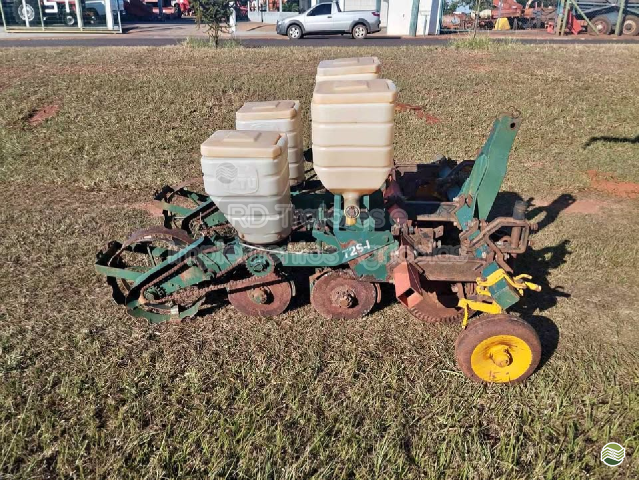 IMPLEMENTOS AGRICOLAS PLANTADEIRA GRAMA 2 LINHAS RD Tratores - Itapolis ITAPOLIS SÃO PAULO SP