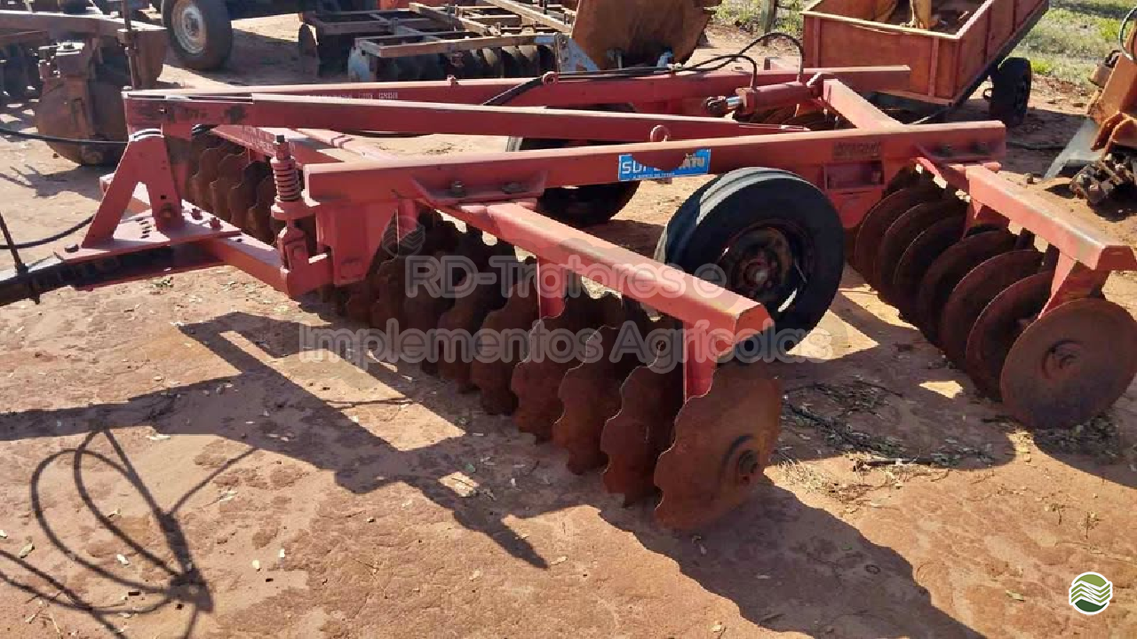 IMPLEMENTOS AGRICOLAS GRADE NIVELADORA NIVELADORA 36 DISCOS RD Tratores - Itapolis ITAPOLIS SÃO PAULO SP