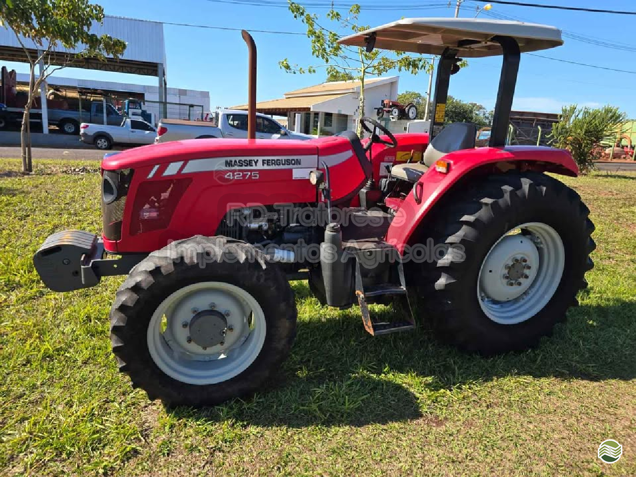 TRATOR MASSEY FERGUSON MF 4275 Tração 4x4 RD Tratores - Itapolis ITAPOLIS SÃO PAULO SP