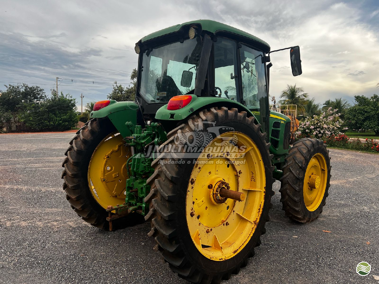 TRATOR JOHN DEERE JOHN DEERE 6110J Tração 4x4 JMulti Máquinas ITARUMA GOIAS GO