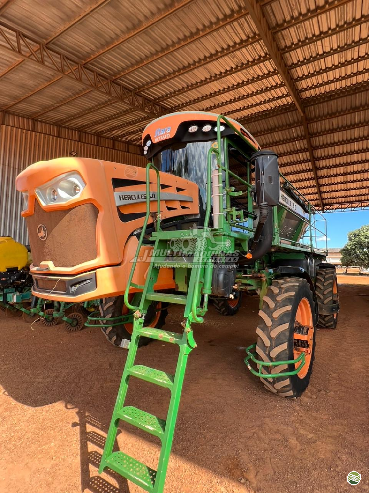 DISTRIBUIDOR AUTOPROPELIDO STARA HERCULES 6.0 Tração 4x4 JMulti Máquinas ITARUMA GOIAS GO