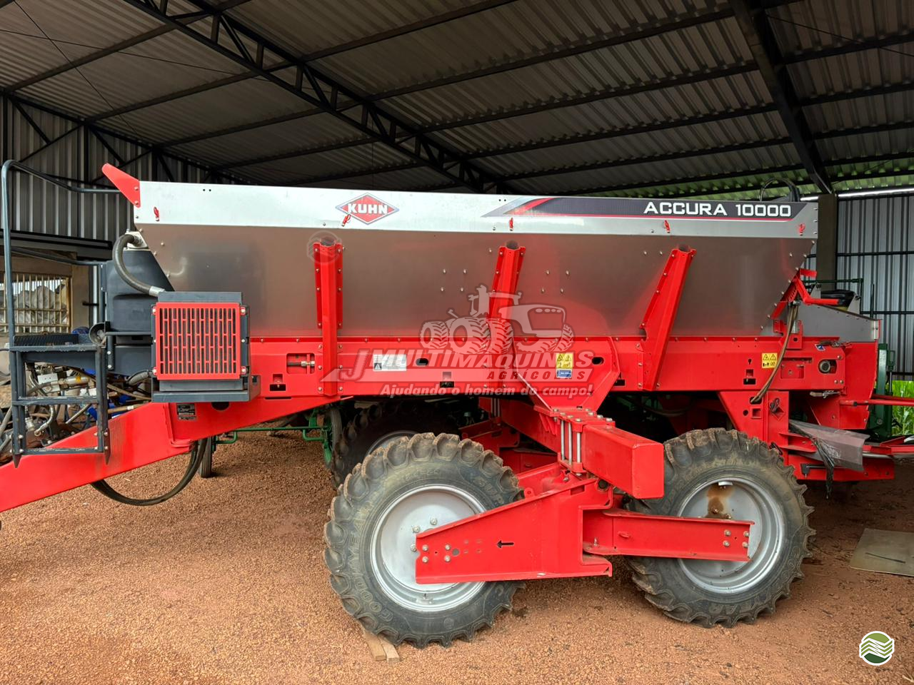 IMPLEMENTOS AGRICOLAS DISTRIBUIDOR DISTRIBUIDOR 10000 JMulti Máquinas ITARUMA GOIAS GO