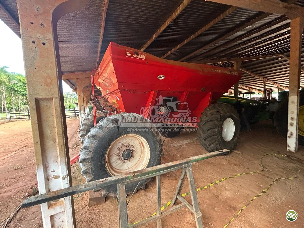 IMPLEMENTOS AGRICOLAS DISTRIBUIDOR CALCÁRIO 20000 Kg JMulti Máquinas ITARUMA GOIAS GO