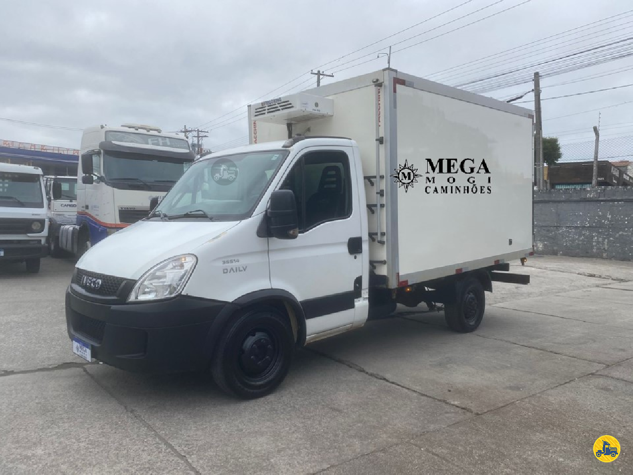 CAMINHAO IVECO DAILY 35s14 Baú Frigorífico 3/4 4x2 Mega Mogi Caminhões MOGI DAS CRUZES SÃO PAULO SP