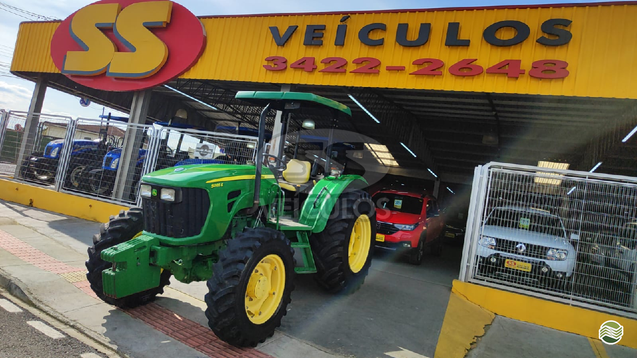 TRATOR JOHN DEERE JOHN DEERE 5085E Tração 4x4 SS Veículos IRATI PARANÁ PR