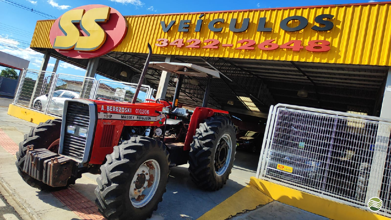TRATOR MASSEY FERGUSON MF 292 Tração 4x4 SS Veículos IRATI PARANÁ PR