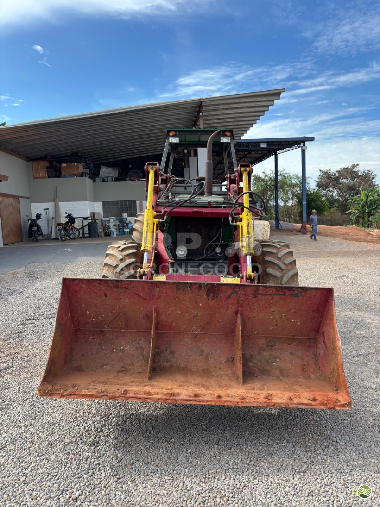 TRATOR AGRALE AGRALE 4110 Tração 4x4 RP Agronegócio MONTIVIDIU GOIAS GO