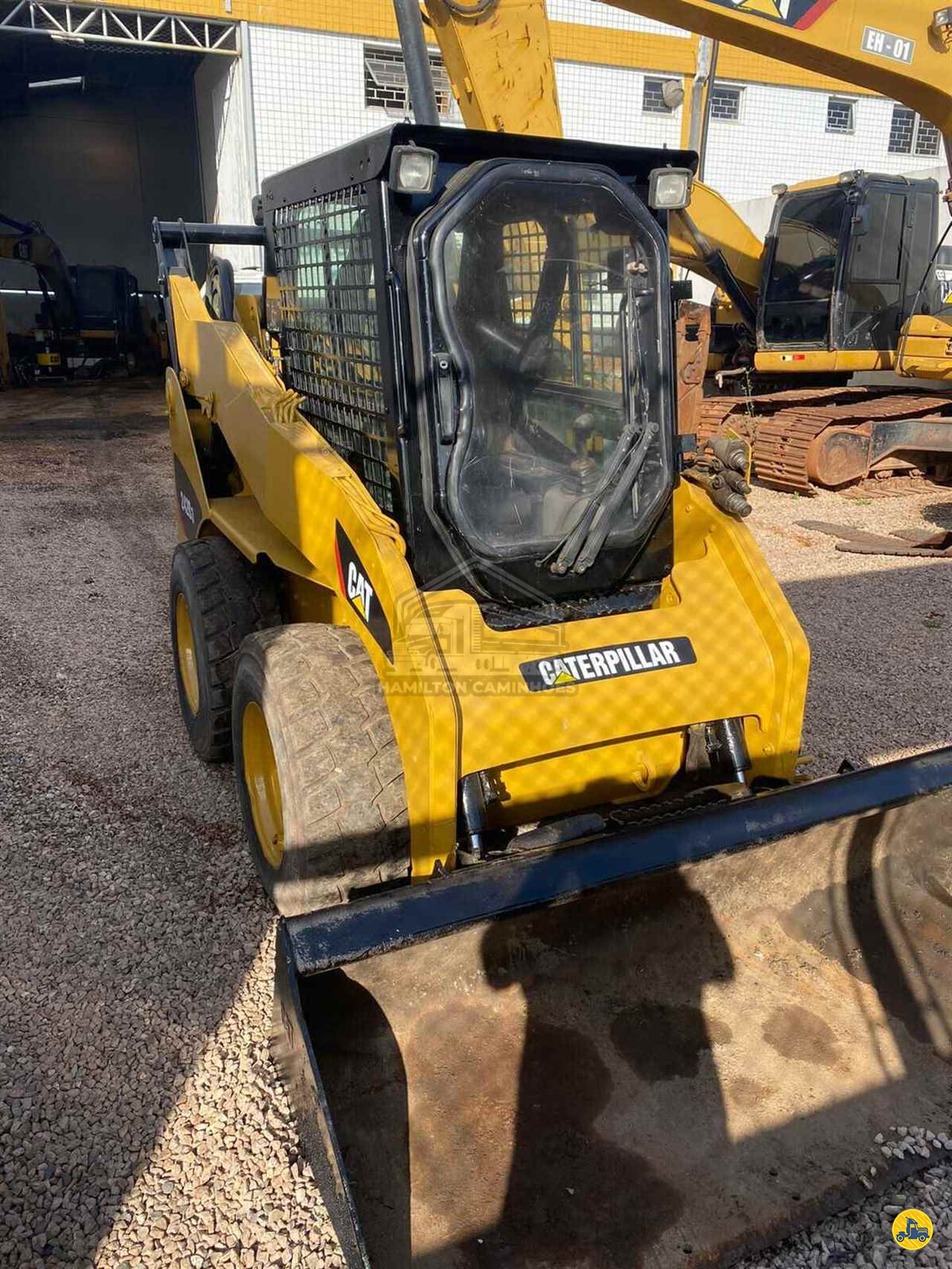 MINI CARREGADEIRA CATERPILLAR 242B Hamilton Caminhões LIMEIRA SÃO PAULO SP