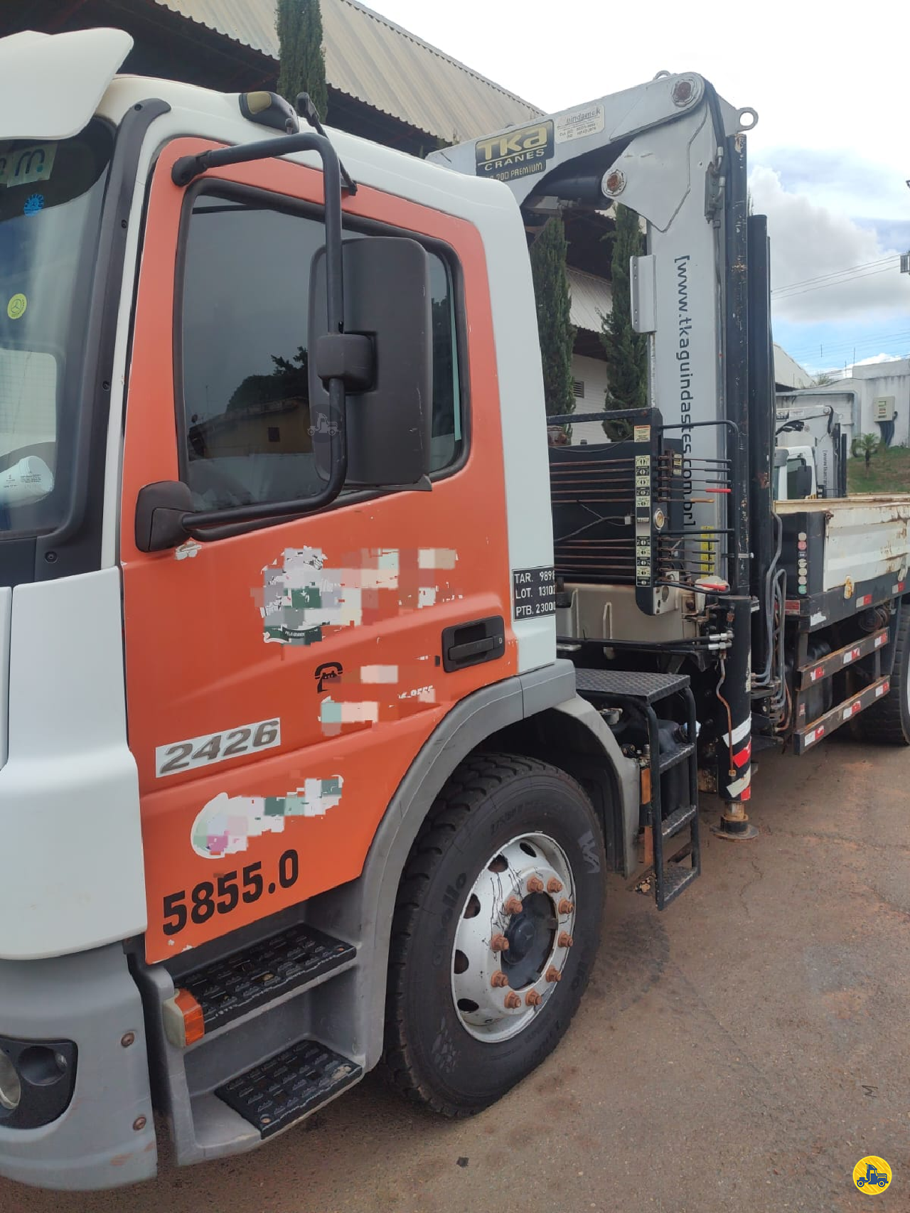 MB 2426 de Hamilton Caminhões