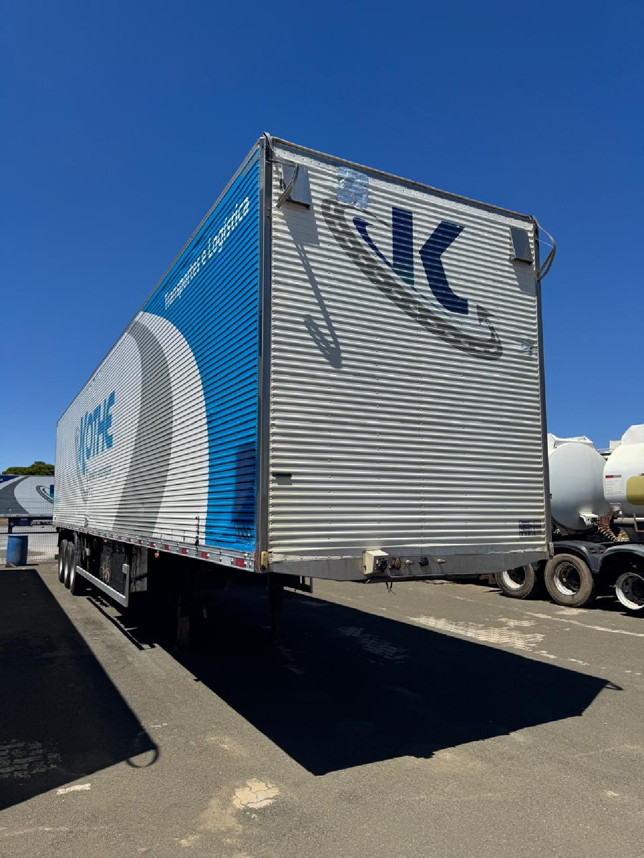 CARRETA SEMI-REBOQUE BAU FURGÃO 4K Caminhões - Araras ARARAS SÃO PAULO SP