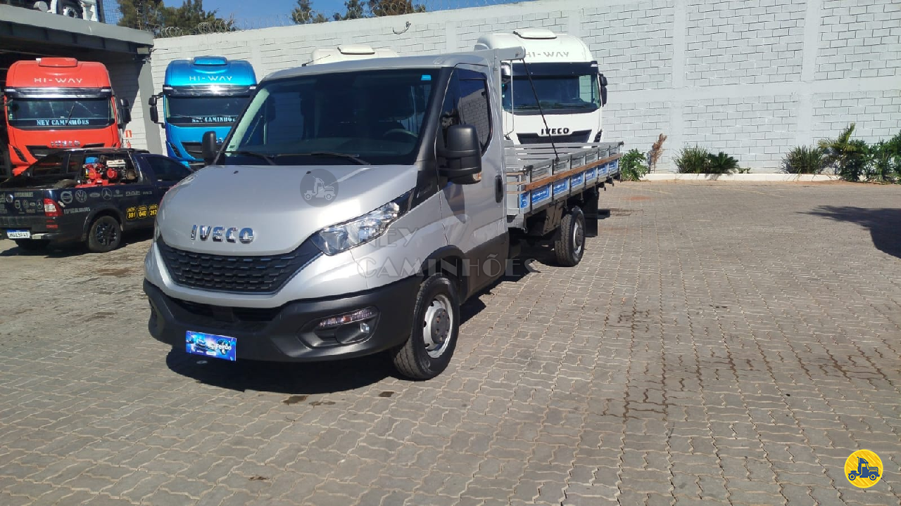 CAMINHAO IVECO DAILY 35-150 Carga Seca 3/4 4x2 Ney Caminhões CONTAGEM MINAS GERAIS MG