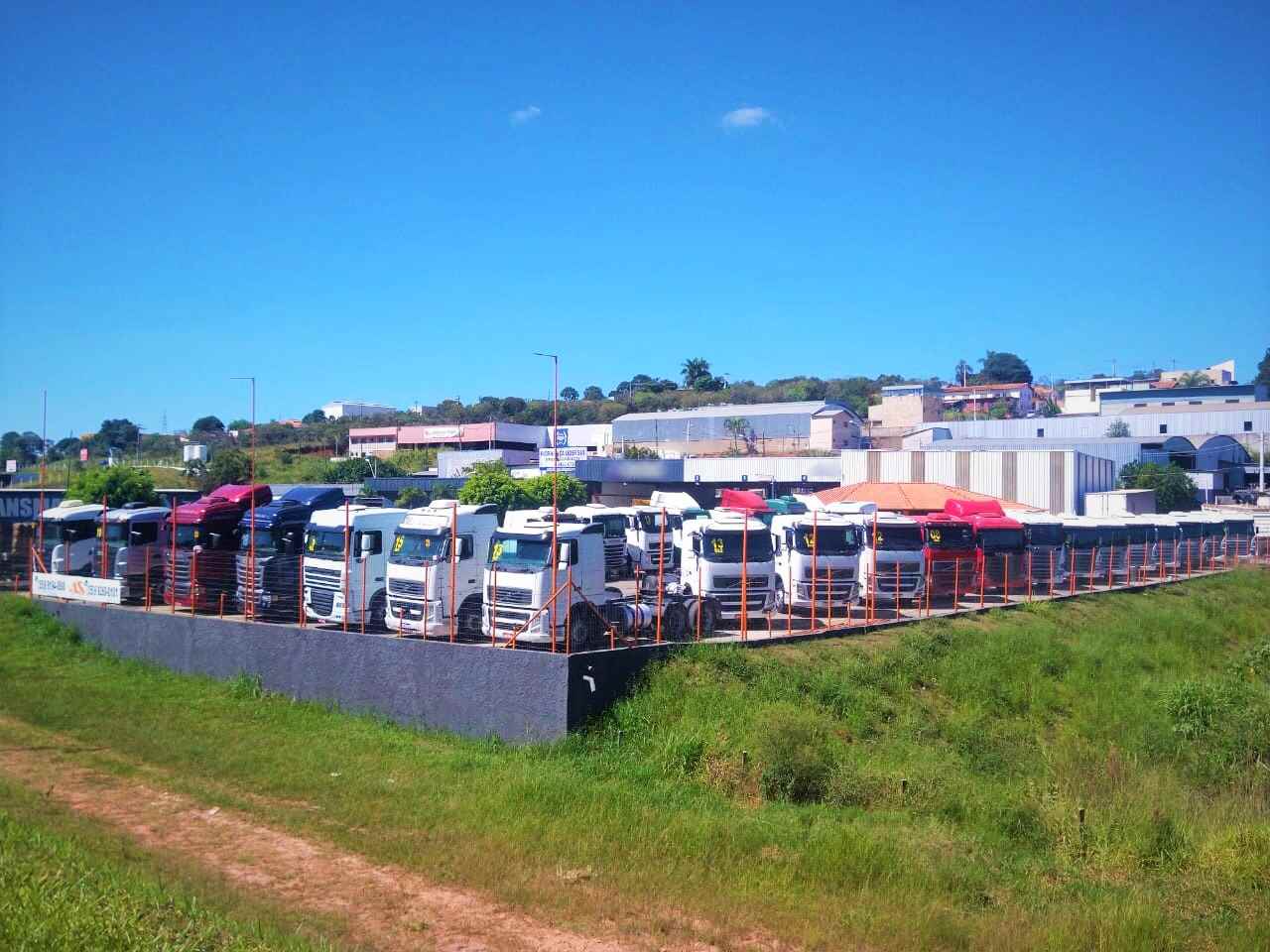 Foto da Loja da Auto Santos Caminhões - Pouso Alegre