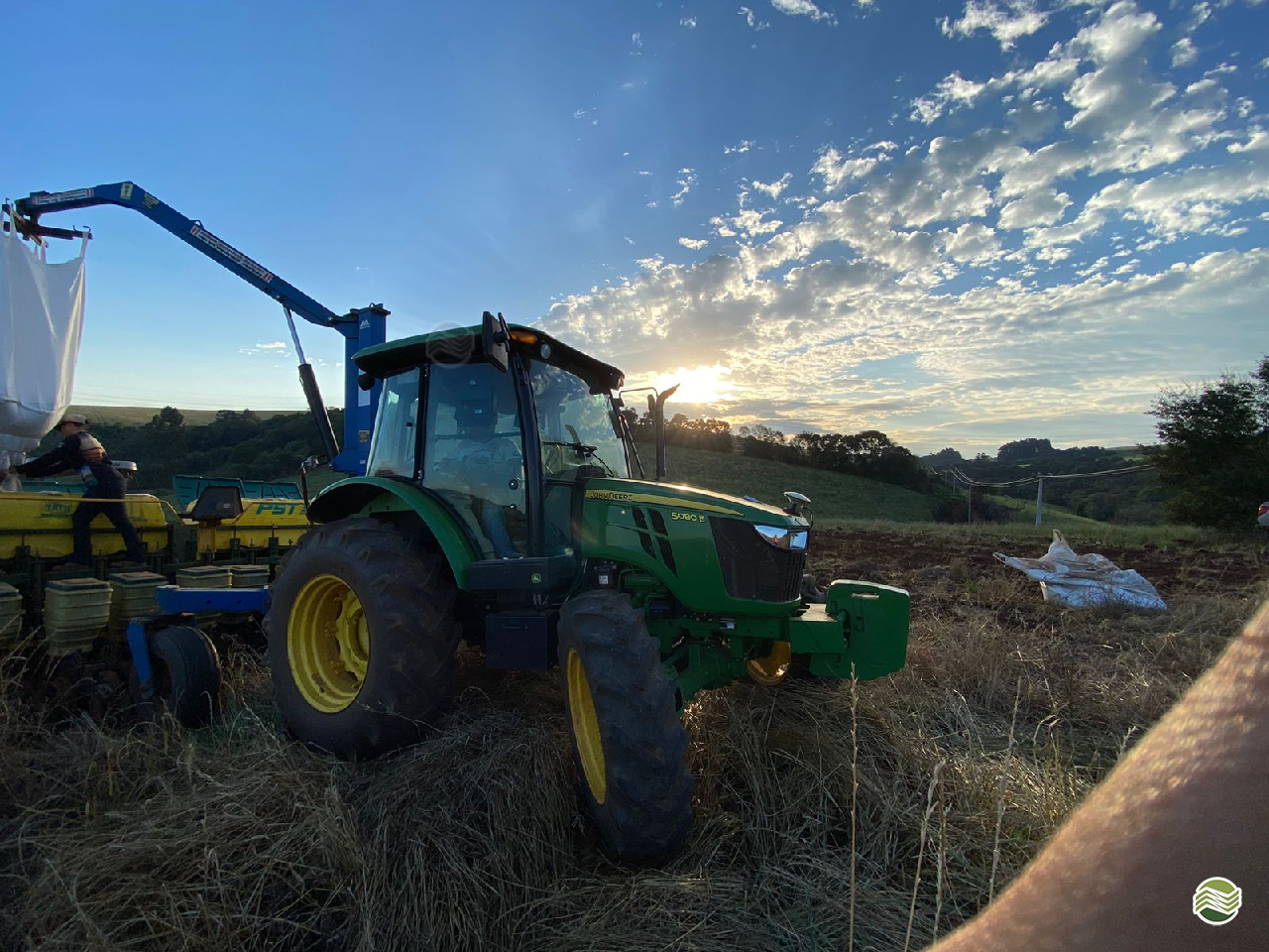 TRATOR JOHN DEERE JOHN DEERE 5080E Tração 4x4 Agro Oliveira Máquinas IRETAMA PARANÁ PR