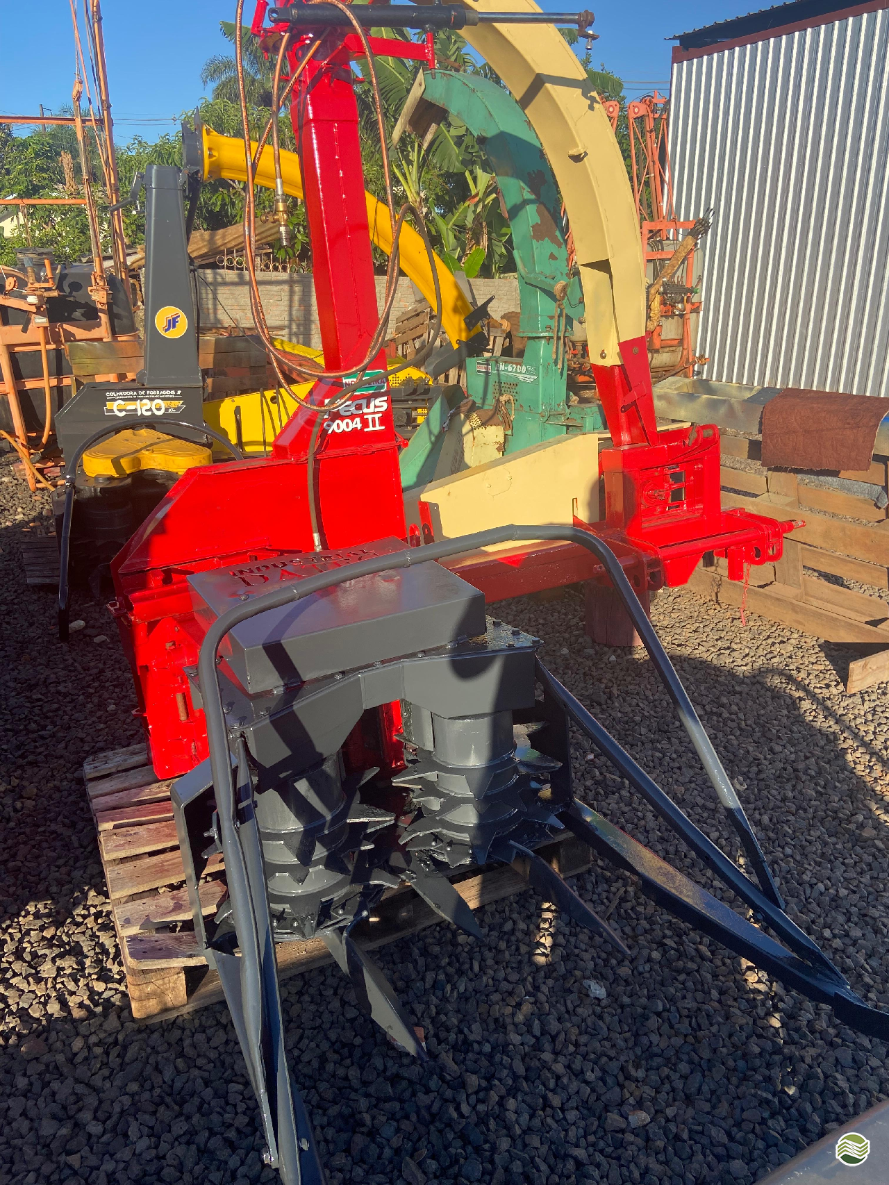 IMPLEMENTOS AGRICOLAS COLHEDORAS COLHEDORA DE SILAGEM Balansin Agronegócios CHOPINZINHO PARANÁ PR